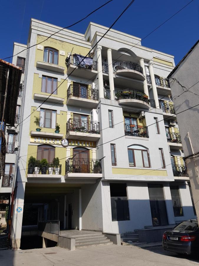 Central Star Kutaisi Bagian luar foto